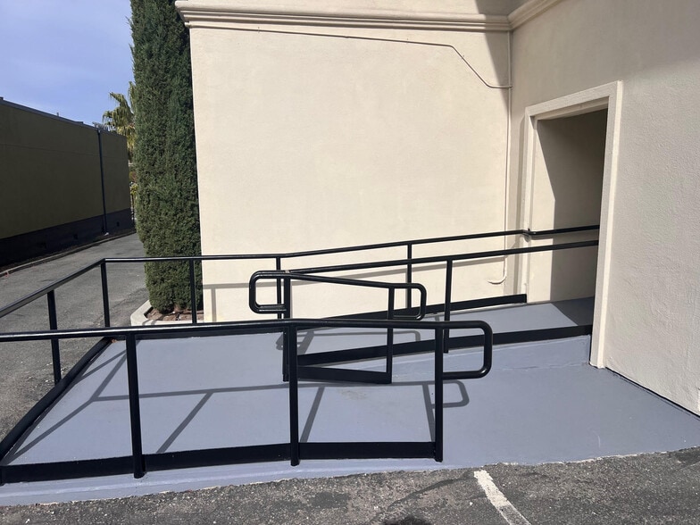 101 Casa Buena Dr, Corte Madera, CA for lease - Building Photo - Image 2 of 3