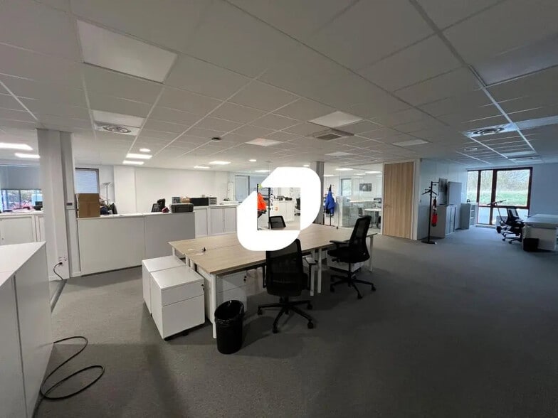 Office in Lesquin for lease - Interior Photo - Image 2 of 11