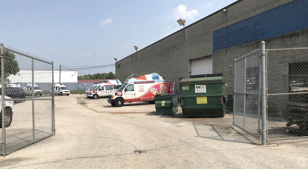 14001 Townsend Rd, Philadelphia, PA à louer - Photo du bâtiment - Image 2 de 4