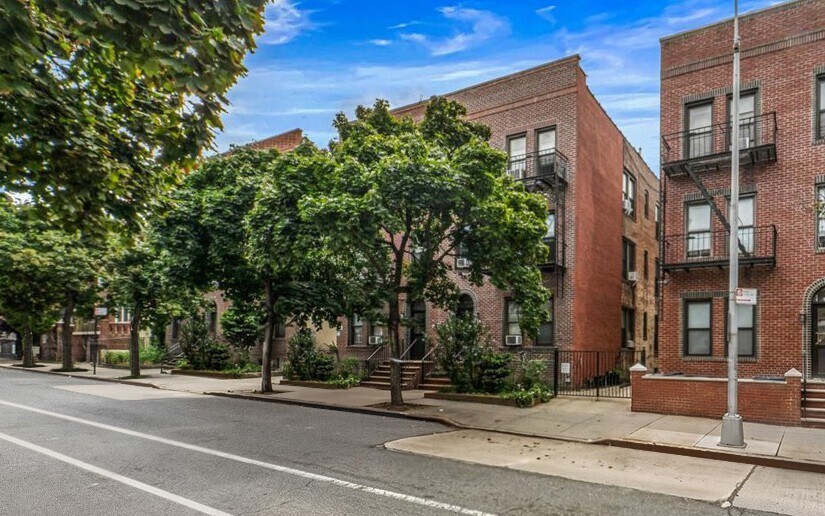 32-10 82nd St, Flushing, NY à vendre - Photo du bâtiment - Image 2 de 27
