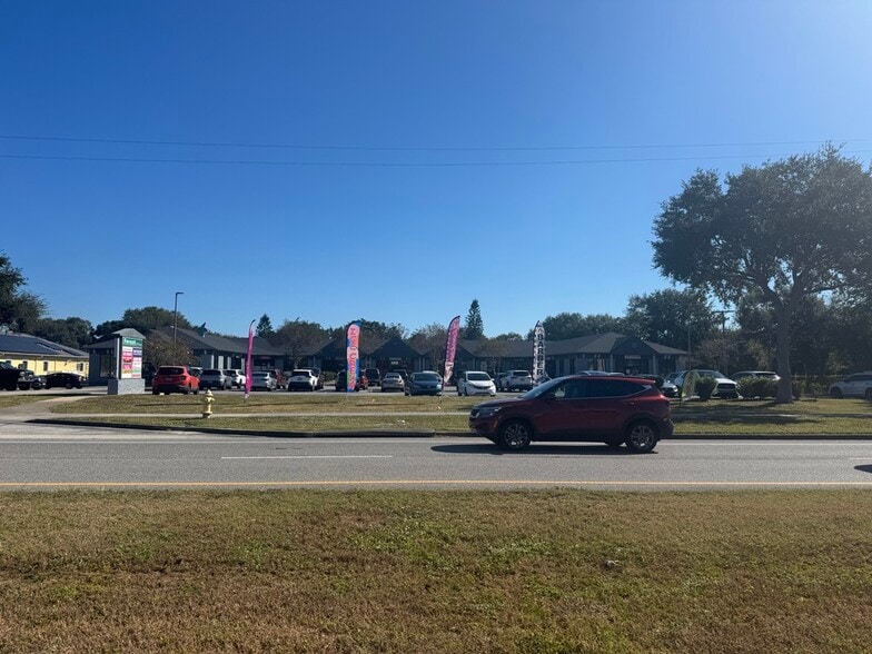 4301 N Wickham Rd, Melbourne, FL à vendre - Photo du bâtiment - Image 2 de 23