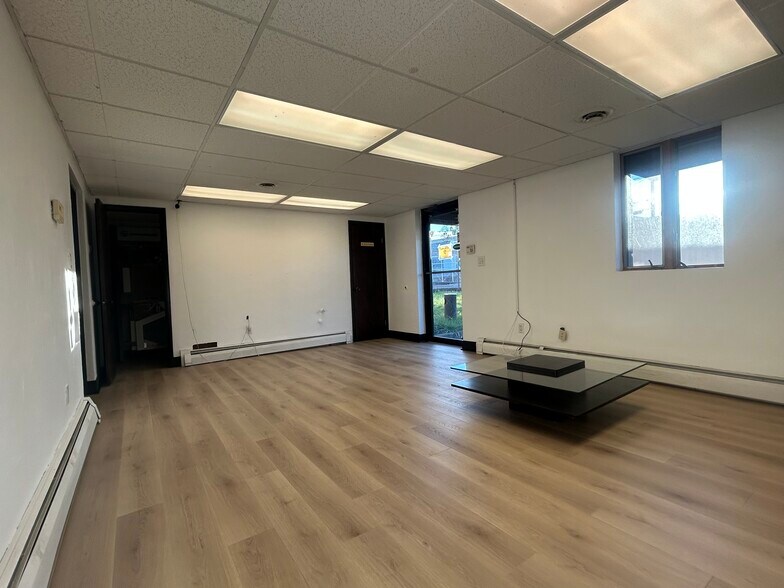 5425 Enterprise Blvd, Bethel Park, PA à louer - Photo du bâtiment - Image 3 de 7