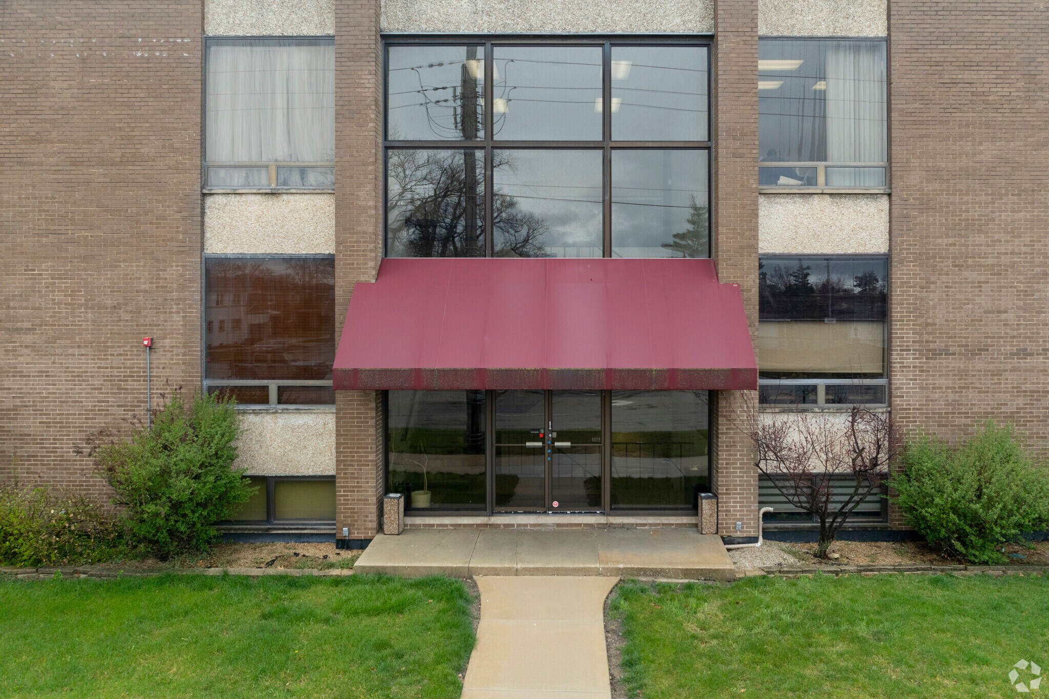 10526 W Cermak Rd, Westchester, IL à vendre Photo du bâtiment- Image 1 de 8