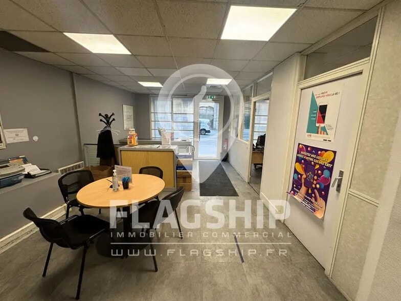 Retail in Paris for lease - Interior Photo - Image 2 of 9