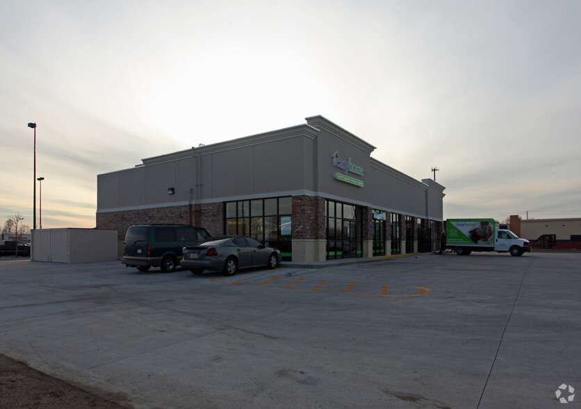 407 E Pawnee St, Wichita, KS for lease - Building Photo - Image 2 of 5