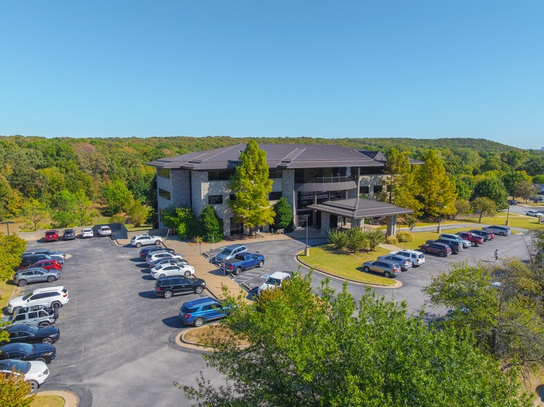 6802 S Olympia Ave, Tulsa, OK for lease - Building Photo - Image 2 of 7