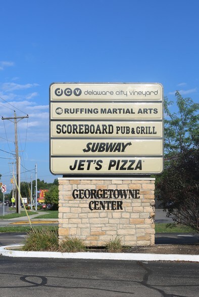 2 Troy Rd, Delaware, OH à louer - Photo du bâtiment - Image 3 de 4