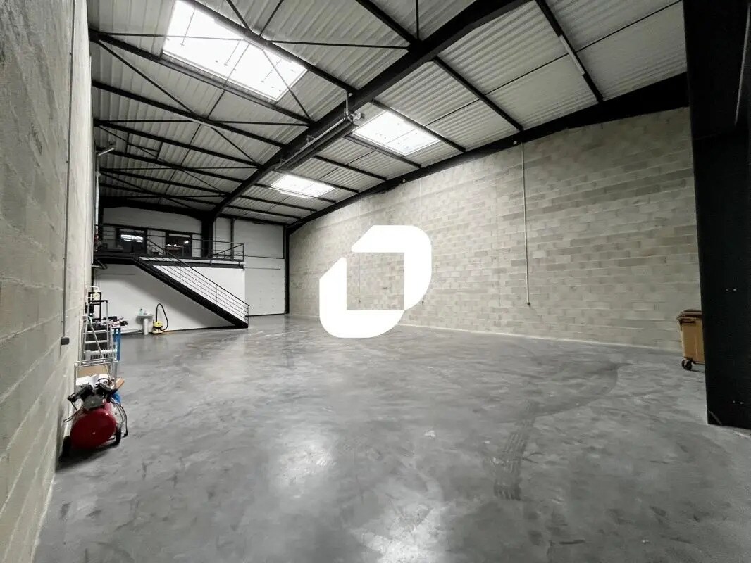 Office in Villefranche-sur-Saône for lease Interior Photo- Image 1 of 14