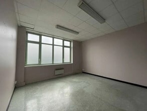 Flex in Pantin for lease Interior Photo- Image 2 of 6