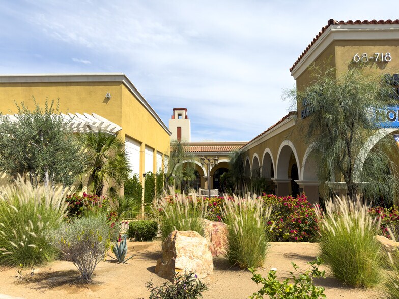 68718 E Palm Canyon Dr, Cathedral City, CA à louer - Photo du bâtiment - Image 2 de 20