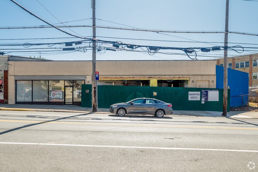 816 Forest Ave, Staten Island, NY for lease - Primary Photo - Image 1 of 8