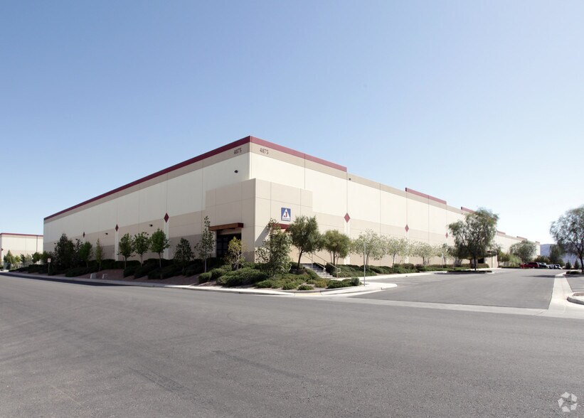 4875 E Cheyenne Ave, Las Vegas, NV à louer - Photo du bâtiment - Image 3 de 5