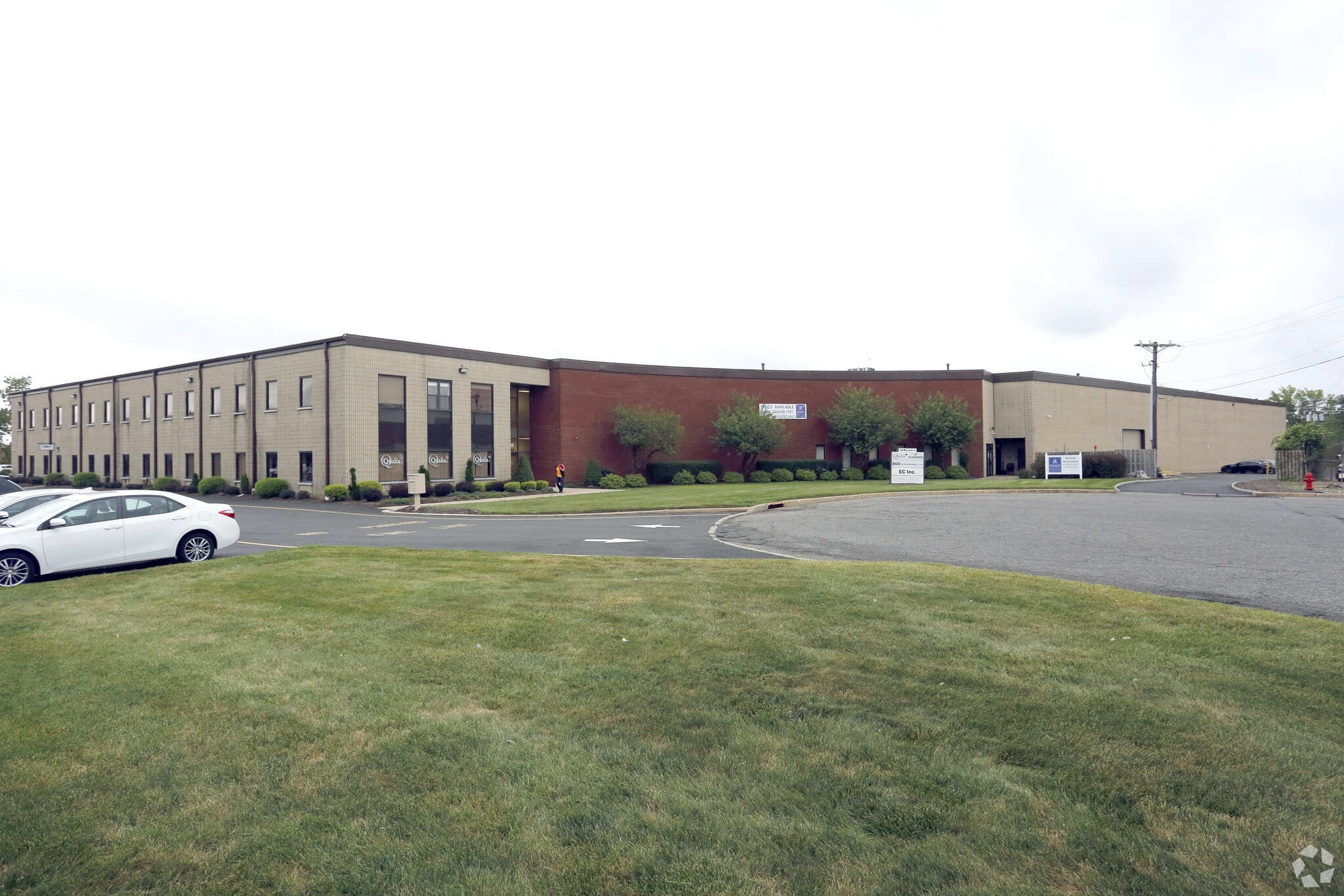 300 McGaw Dr, Edison, NJ for lease Primary Photo- Image 1 of 2