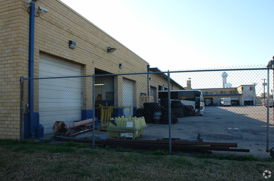 315 Continental Ave, Dallas, TX for lease - Building Photo - Image 2 of 2