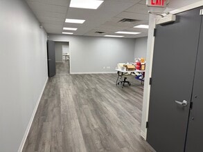 141 Central Ave, Farmingdale, NY à louer Photo intérieure- Image 2 de 12