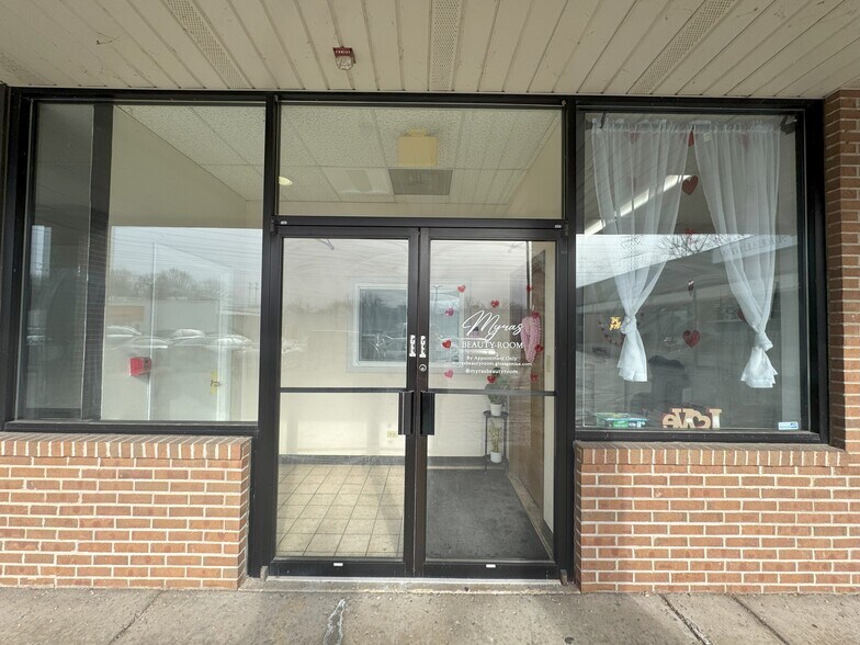 111 S Lincolnway, North Aurora, IL à louer - Photo du bâtiment - Image 3 de 5