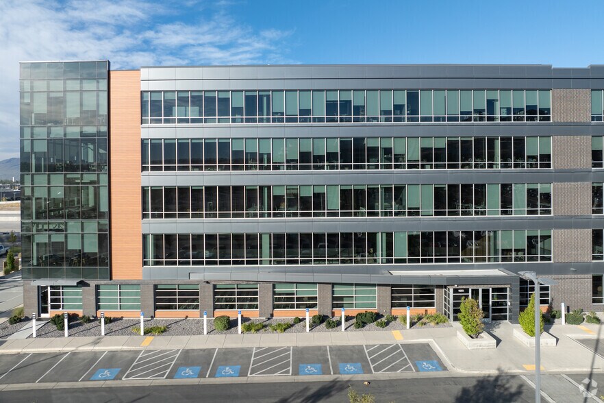 1650 W Digital Dr, Lehi, UT à louer - Photo du bâtiment - Image 2 de 5