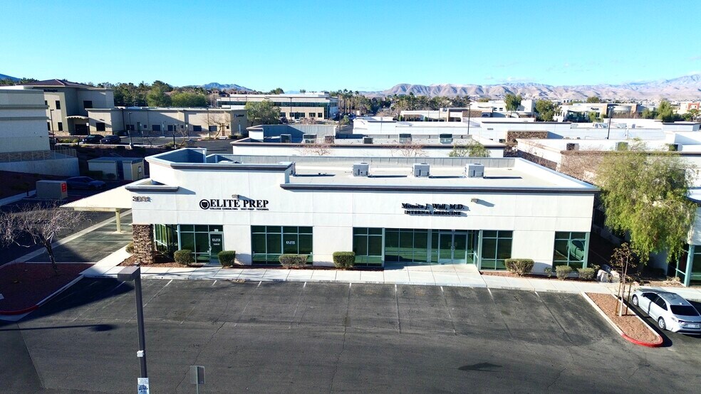 3031 W Horizon Ridge Pky, Henderson, NV à louer - Photo du bâtiment - Image 2 de 3
