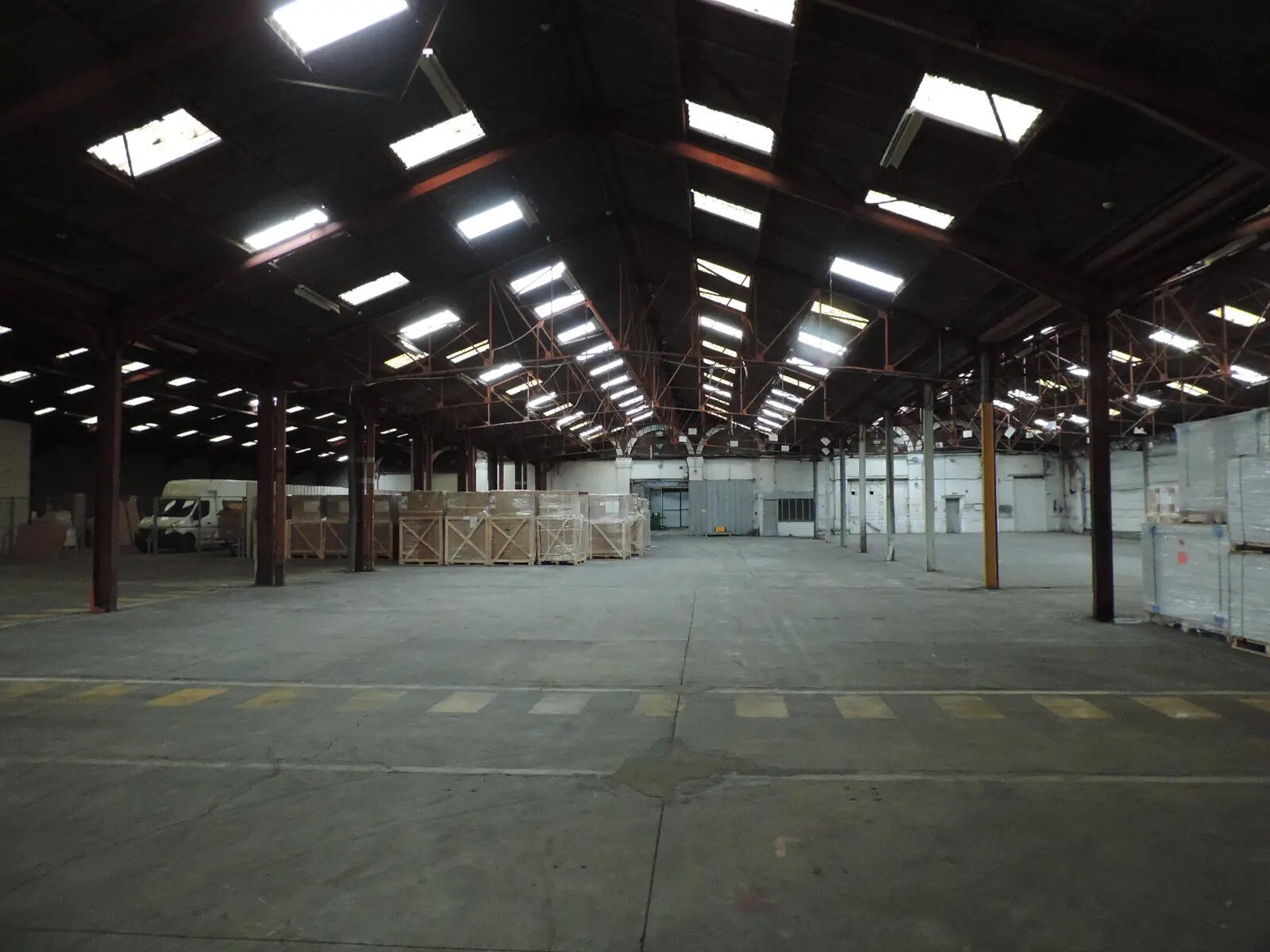 Industrial in Carvin for lease Interior Photo- Image 1 of 6