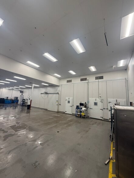 1325 E El Segundo Blvd, El Segundo, CA for lease - Interior Photo - Image 3 of 52
