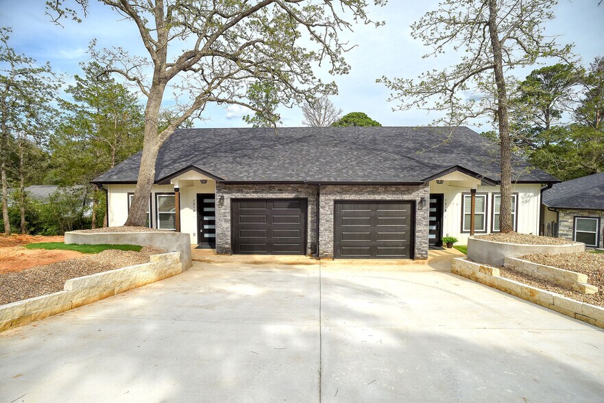 121 S Kanaio Dr, Bastrop, TX à vendre - Photo du bâtiment - Image 1 de 41