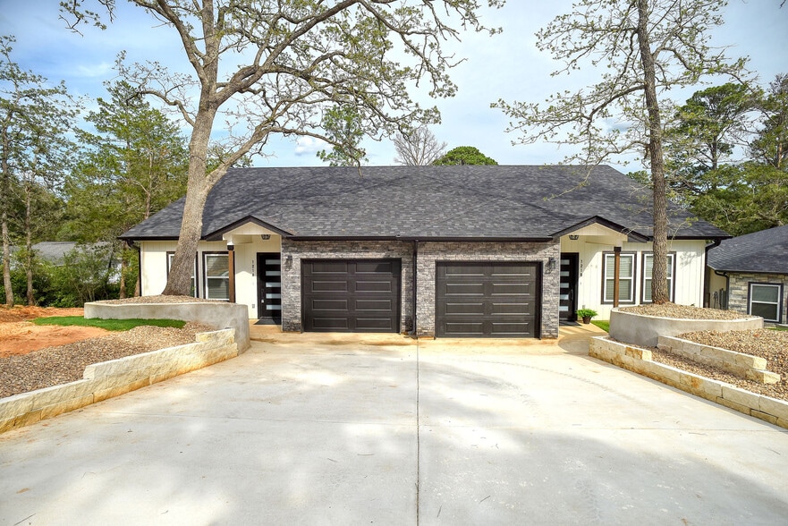 Kanaio Dr portefeuille de 2 propriétés à vendre sur LoopNet.ca - Photo principale - Image 1 de 12