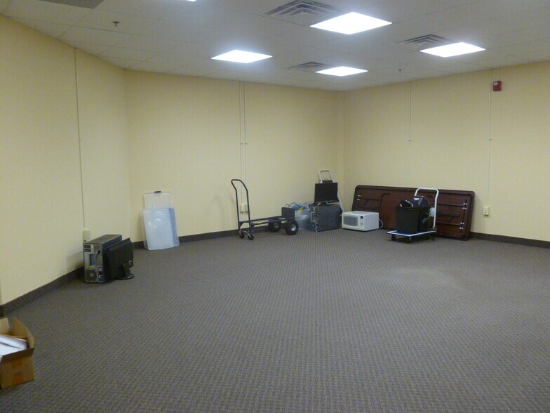 9720 Capital Ct, Manassas, VA à louer - Photo du bâtiment - Image 2 de 10