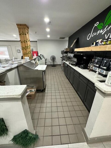 1202 Lockwood Dr, Houston, TX à vendre - Photo du bâtiment - Image 2 de 8