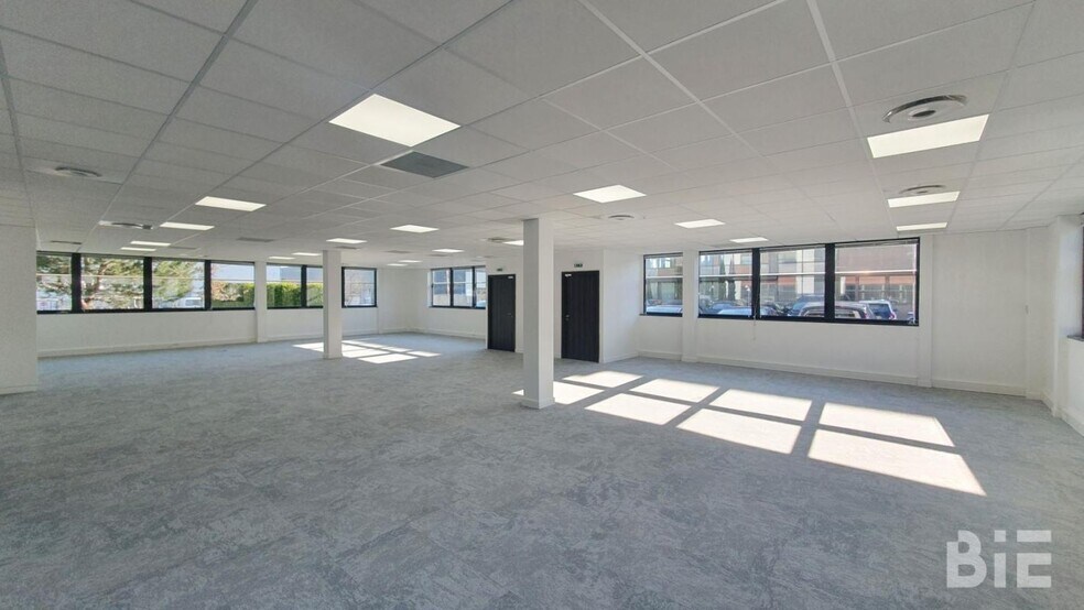 3 Avenue Paul Langevin, Pessac for lease - Interior Photo - Image 2 of 4