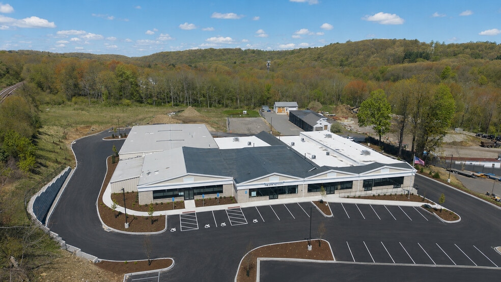 57 Church Hill Rd, Newtown, CT for lease - Building Photo - Image 3 of 7