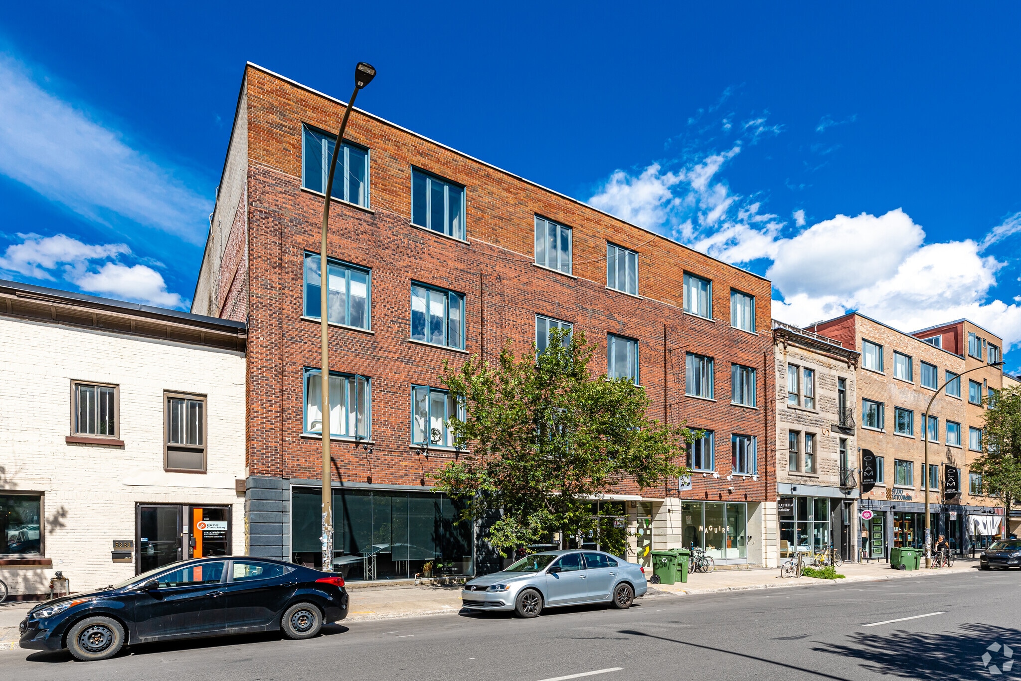 5369 Boul Saint-Laurent, Montréal, QC à louer Photo principale- Image 1 de 5
