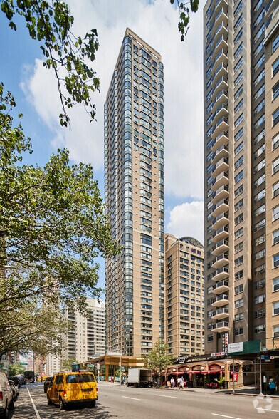 205 E 64th St, New York, NY à louer - Photo du bâtiment - Image 1 de 9