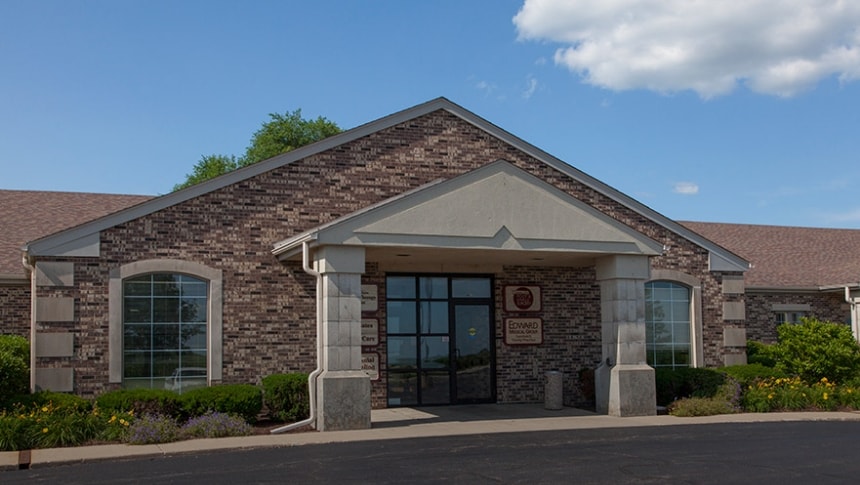 1 E County Line Rd, Sandwich, IL for lease - Primary Photo - Image 1 of 2
