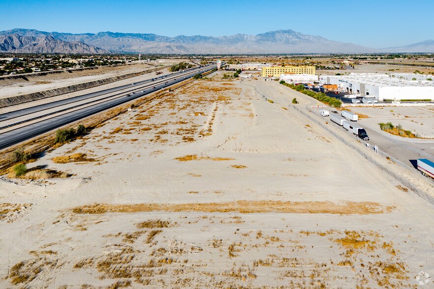 Atlantic Ave, Indio, CA à vendre - Photo du bâtiment - Image 3 de 11