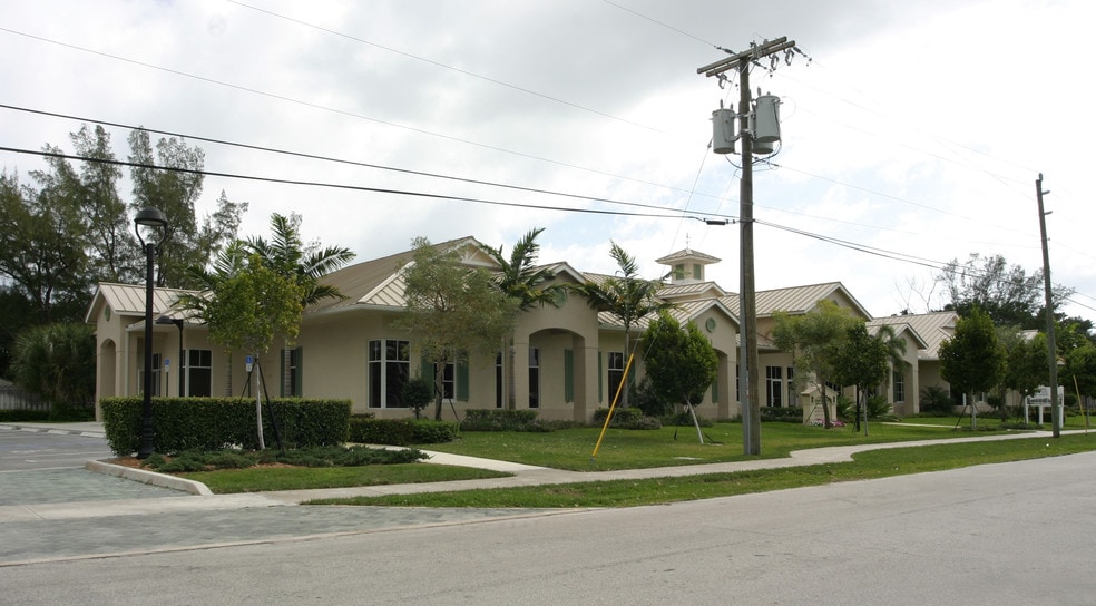 525 NE 3rd Ave, Delray Beach, FL for lease - Building Photo - Image 2 of 3