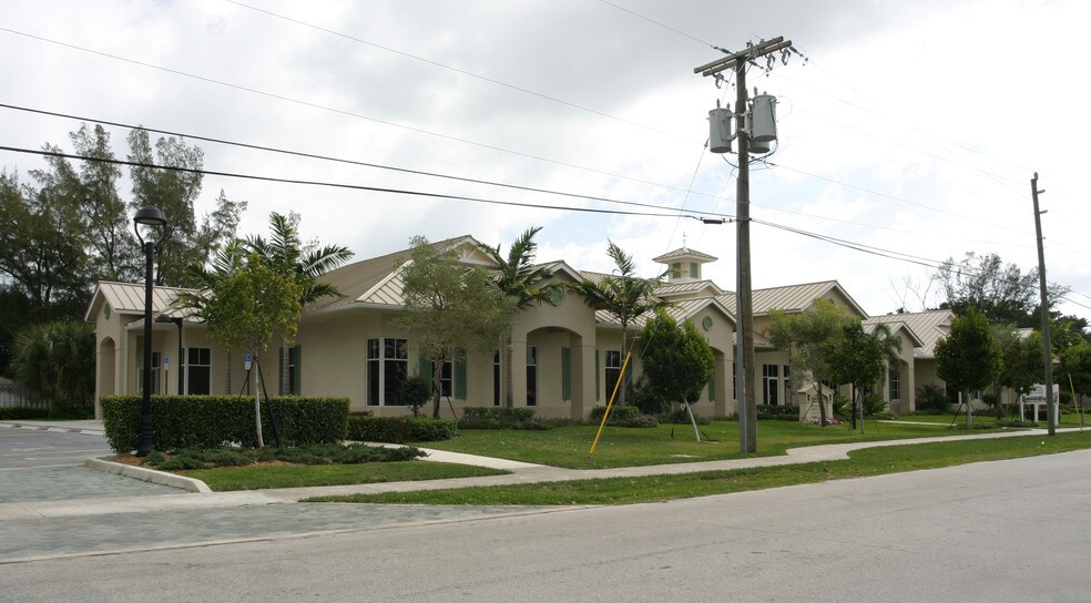 525 NE 3rd Ave, Delray Beach, FL à louer - Photo du bâtiment - Image 2 de 3