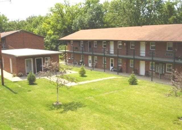 Clinton, IA 238-Unit Portfolio portfolio of 3 properties for sale on LoopNet.ca - Primary Photo - Image 3 of 13