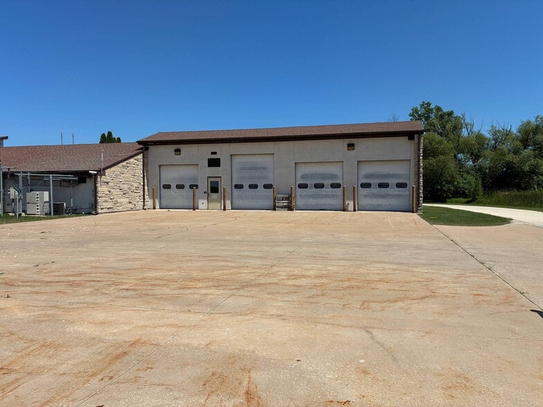 851 S Rolling Meadows Dr, Fond Du Lac, WI for sale - Primary Photo - Image 1 of 14