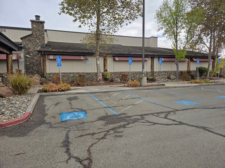 250 Harding Blvd, Roseville, CA à vendre - Photo du bâtiment - Image 3 de 13