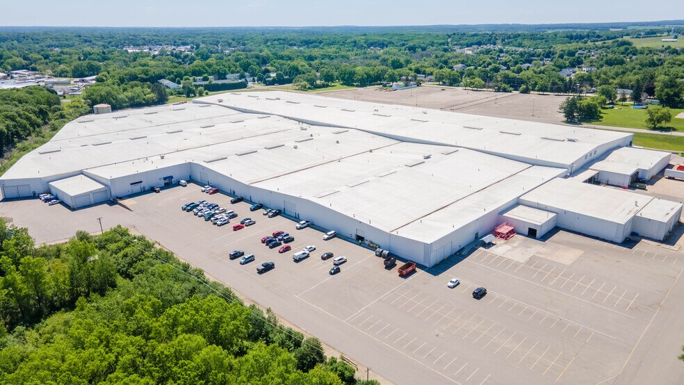 1220 W Fulton St, Edgerton, WI à louer - Photo du bâtiment - Image 3 de 6