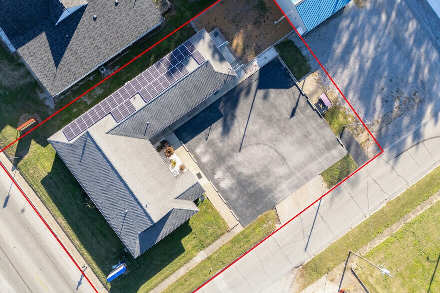 602 S Court St, Marion, IL à vendre - Photo du bâtiment - Image 2 de 46