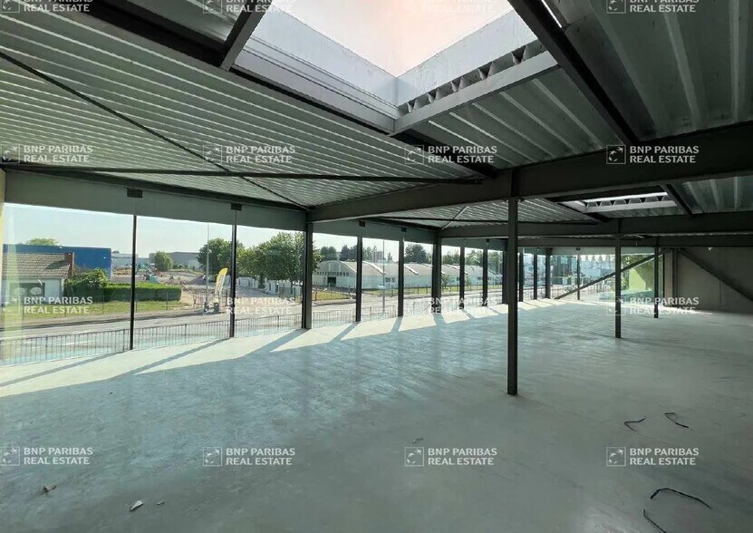 Flex dans Neuville-en-Ferrain à louer - Photo du bâtiment - Image 3 de 19