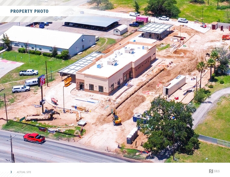 620 W Oaklawn Rd, Pleasanton, TX for sale - Building Photo - Image 3 of 9