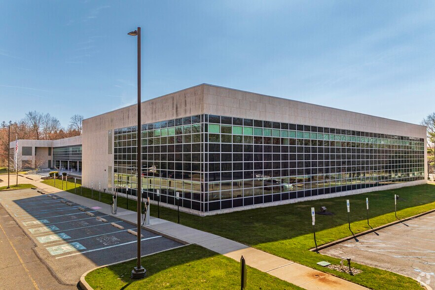 5 Paragon Dr, Montvale, NJ à louer - Photo principale - Image 2 de 14