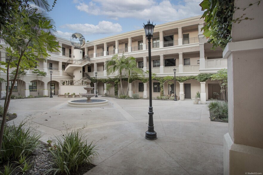 12250 El Camino Real, San Diego, CA à louer - Photo du bâtiment - Image 3 de 16