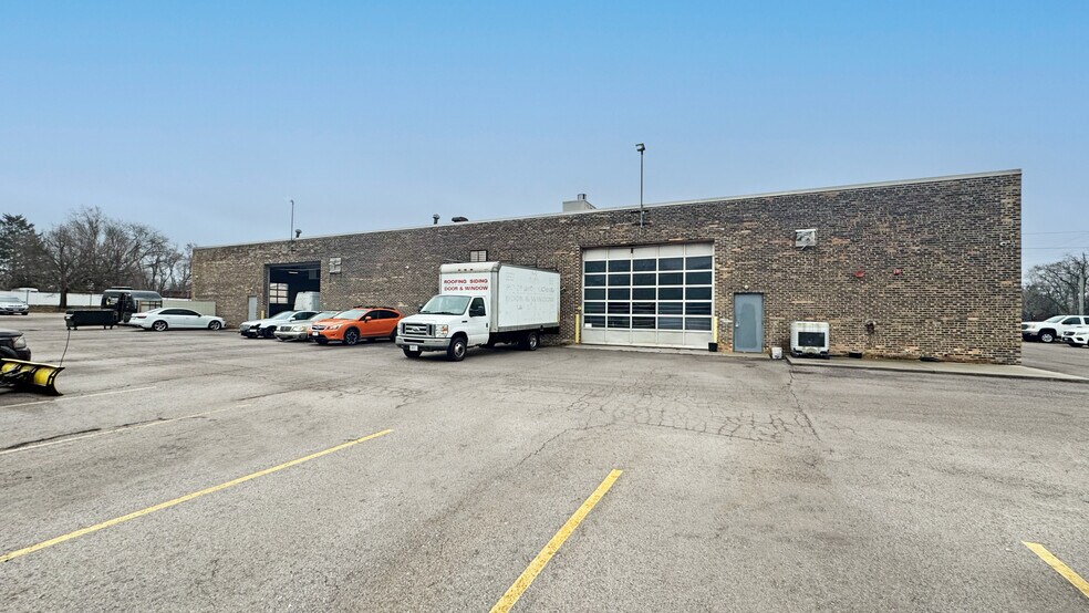 601 W Roosevelt Rd, West Chicago, IL for lease - Building Photo - Image 3 of 4