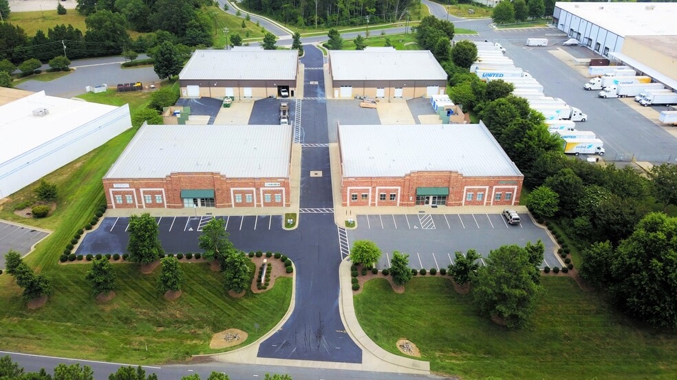 4526 Westinghouse Blvd, Charlotte, NC for lease - Building Photo - Image 1 of 12