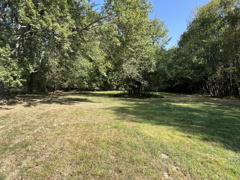 1061 Dover Rd, Clarksville, TN for sale - Building Photo - Image 2 of 6