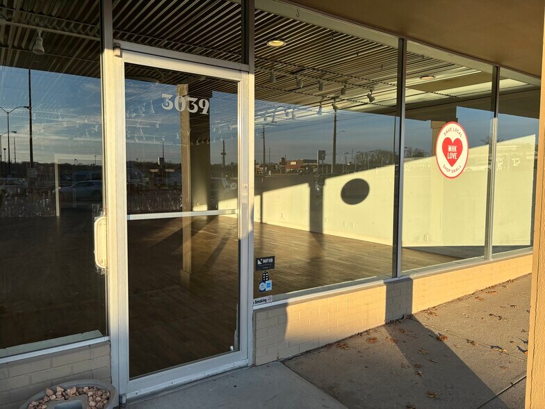 3011-3049 Anderson Ave, Manhattan, KS for lease - Building Photo - Image 2 of 5