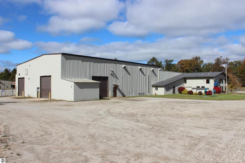 758 Isenhauer Rd, Grayling, MI à vendre - Photo du bâtiment - Image 3 de 22